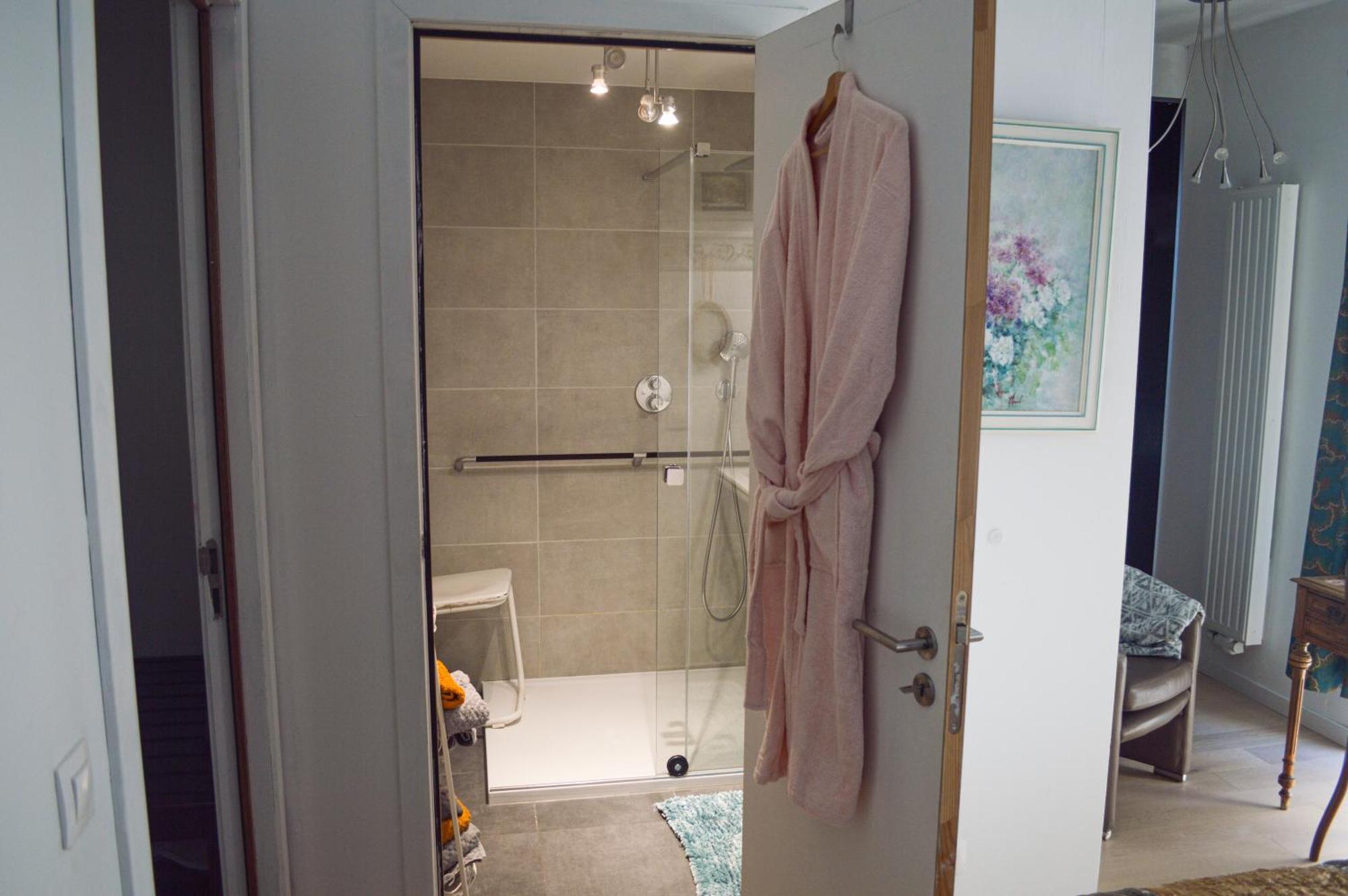 1br Metro Hopital Erasme Bordet Handicapt Friendly